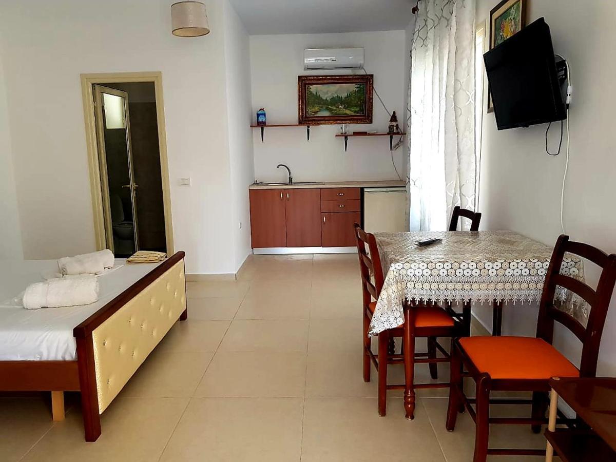 Aira Apartment Химара Экстерьер фото