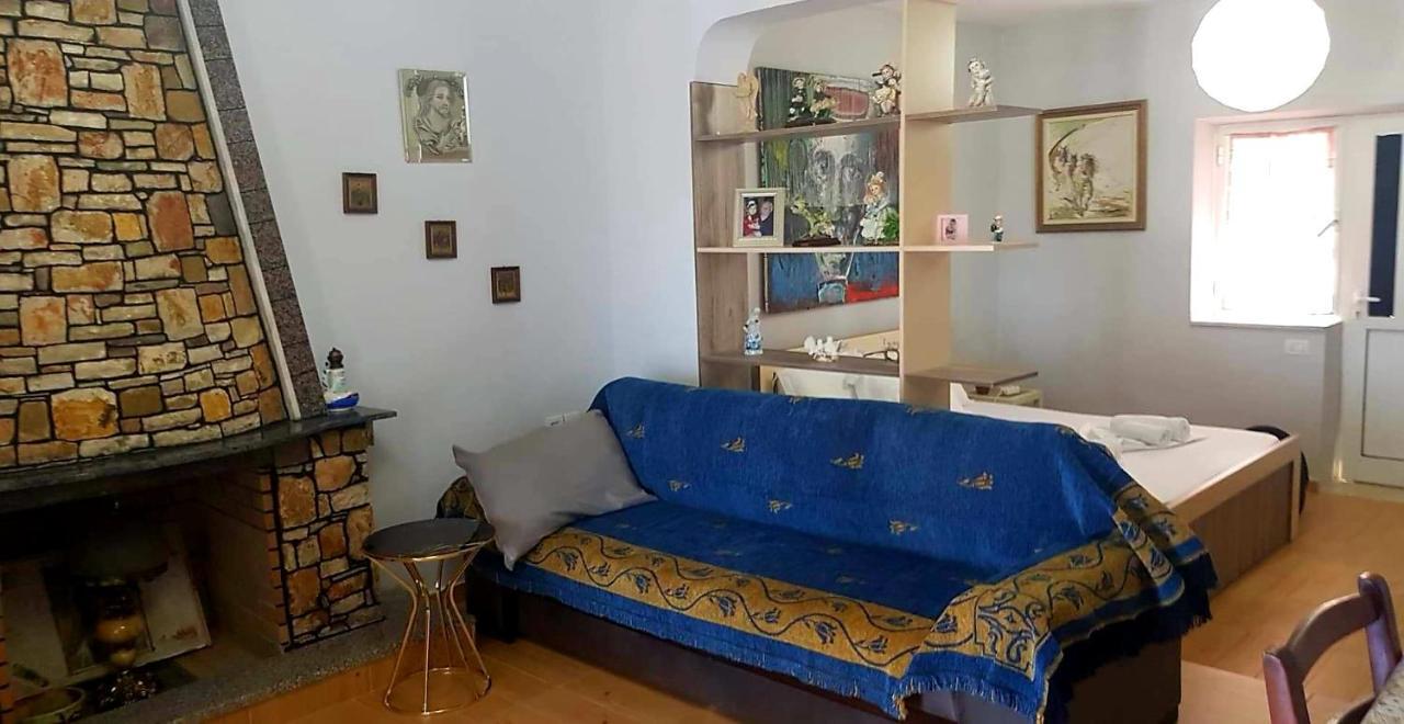 Aira Apartment Химара Экстерьер фото